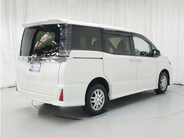 ヴォクシー2.0 ZS 煌III 4WD