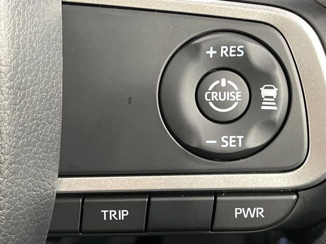 【アダプティブクルーズコントロール】高速道路での長距離走行が楽に!!自動で速度を保つクルーズコントロールが、衝突軽減システムと連携し、前方の車両を感知して車間を保つように速度調節してくれます!!