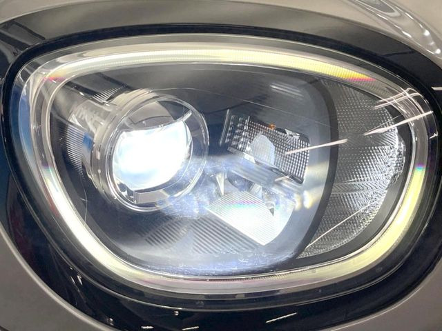 ��LED�w�b�h���C�g:��ԑ��s�����ǍD�Ȏ��E���m�ۂ����S���ĉ^�]�ł��鍂�P�xLED�w�b�h���C�g�𑕔�!�_�����x�������A����d�͂��}�����Ă��܂��B