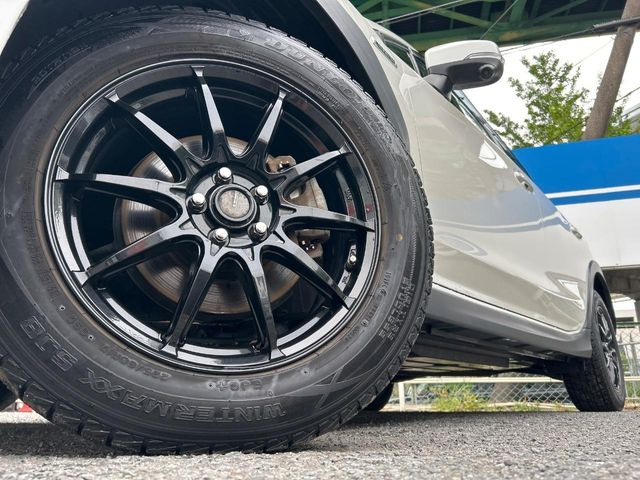 �y17�C���`�A���~�z�C�[���z�O�ςɃ}�b�`�����A���~�z�C�[���𑕒����Ă���܂��B�e��A���~�z�C�[����A�X�^�b�h���X�^�C�����戵�����Ă���܂��B���񂲑��k����������