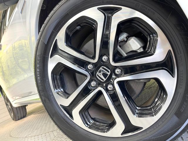 �y����17�C���`�A���~�z�C�[���z�O�ςɃ}�b�`���������A���~�z�C�[���𑕒����Ă���܂��B�e��ЊO�A���~�z�C�[����A�X�^�b�h���X�^�C�����戵�����Ă���܂��B���񂲑��k����������