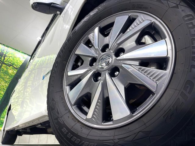 �y����15�C���`�A���~�z�C�[���z�O�ςɃ}�b�`���������A���~�z�C�[���𑕒����Ă���܂��B�e��ЊO�A���~�z�C�[����A�X�^�b�h���X�^�C�����戵�����Ă���܂��B���񂲑��k����������