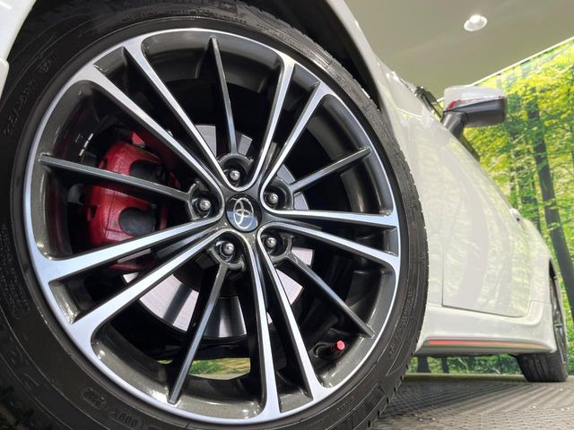 �y����17�C���`�A���~�z�C�[���z�O�ςɃ}�b�`���������A���~�z�C�[���𑕒����Ă���܂��B�e��ЊO�A���~�z�C�[����A�X�^�b�h���X�^�C�����戵�����Ă���܂��B���񂲑��k����������