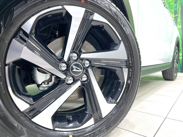 �y����17�C���`�A���~�z�C�[���z�O�ςɃ}�b�`���������A���~�z�C�[���𑕒����Ă���܂��B�e��ЊO�A���~�z�C�[����A�X�^�b�h���X�^�C�����戵�����Ă���܂��B���񂲑��k����������