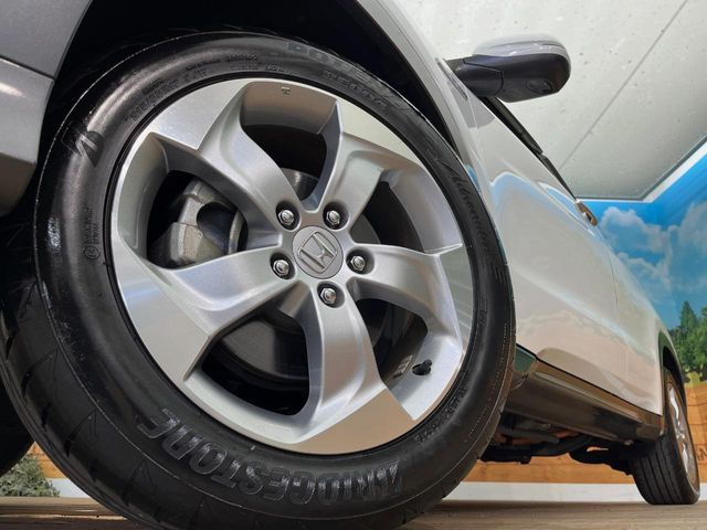 �y����17�C���`�A���~�z�C�[���z�O�ςɃ}�b�`���������A���~�z�C�[���𑕒����Ă���܂��B�e��ЊO�A���~�z�C�[����A�X�^�b�h���X�^�C�����戵�����Ă���܂��B���񂲑��k����������
