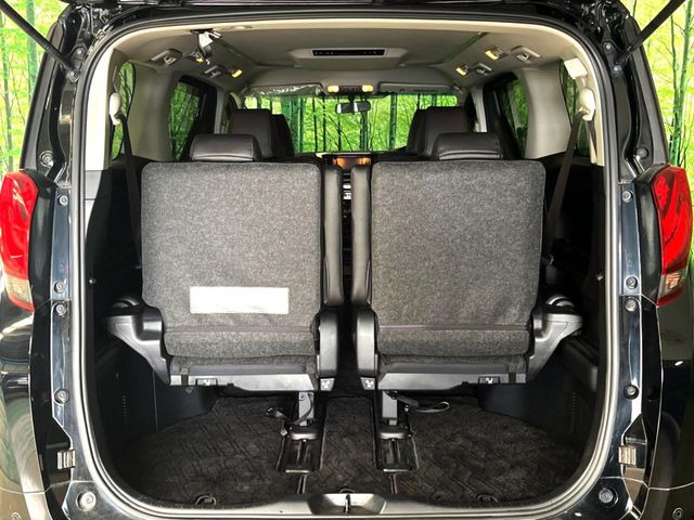 積み下ろしのしやすいデッキにはたっぷりと荷物を積み込んでいただけます。遊びから仕事まで、様々なシーンで頼れます♪