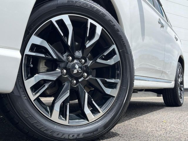 �y�����A���~�z�C�[���z�O�ςɃ}�b�`���������A���~�z�C�[���𑕒����Ă���܂��B�e��ЊO�A���~�z�C�[����A�X�^�b�h���X�^�C�����戵�����Ă���܂��B���񂲑��k����������