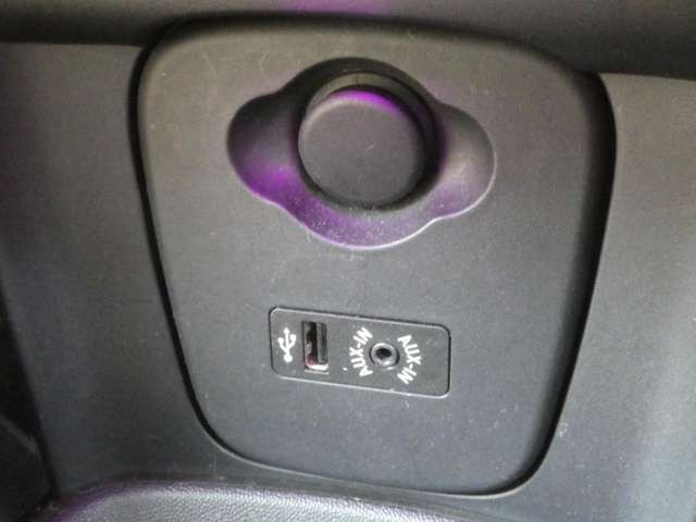 USB���͒[�q&AUX���͒[�q�t��!
