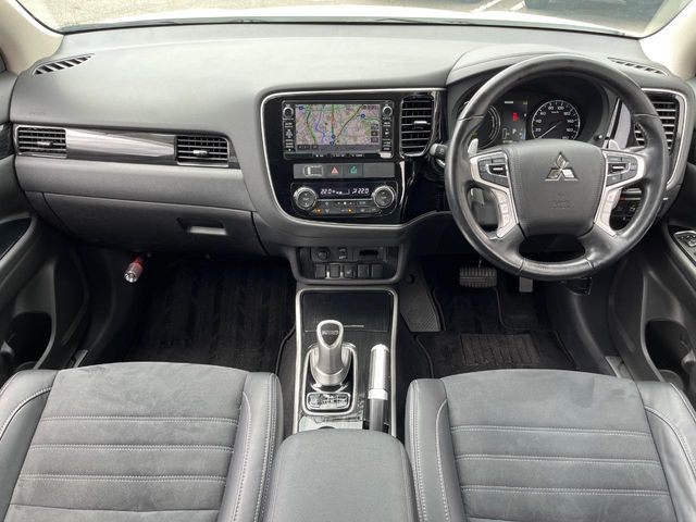アウトランダーPHEV2.0 G ナビパッケージ 4WD