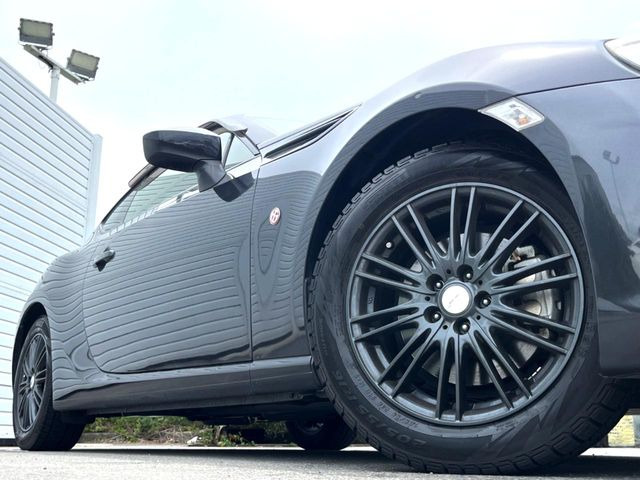 �y16�C���`�A���~�z�C�[���z�O�ςɃ}�b�`�����A���~�z�C�[���𑕒����Ă���܂��B�e��A���~�z�C�[����A�X�^�b�h���X�^�C�����戵�����Ă���܂��B���񂲑��k����������