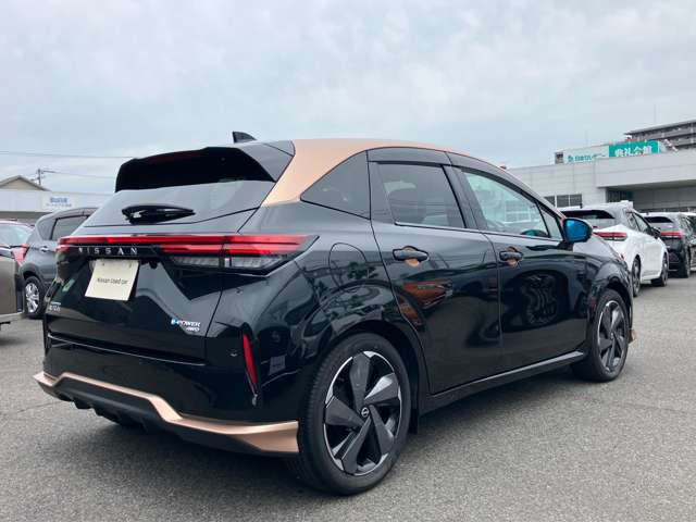 ノートオーラ1.2 G FOUR レザーエディション 4WD