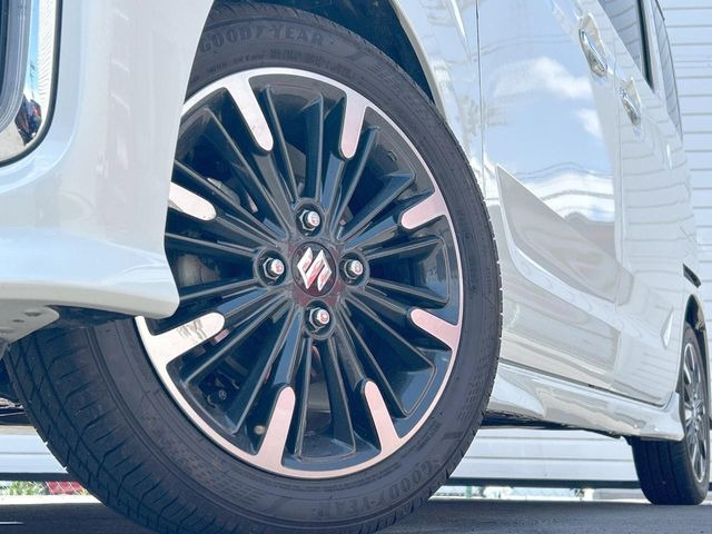 �y����15�C���`�A���~�z�C�[���z�O�ςɃ}�b�`���������A���~�z�C�[���𑕒����Ă���܂��B�e��ЊO�A���~�z�C�[����A�X�^�b�h���X�^�C�����戵�����Ă���܂��B���񂲑��k����������
