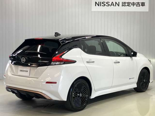 リーフX Vセレクション 90周年記念車