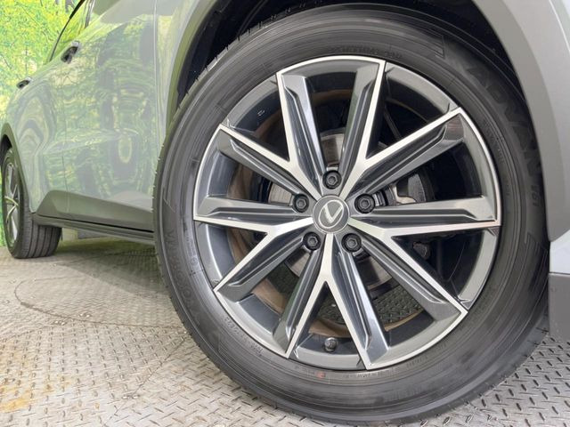 �y����18�C���`�A���~�z�C�[���z�O�ςɃ}�b�`�����A���~�z�C�[���𑕒����Ă���܂��B�e��A���~�z�C�[����A�X�^�b�h���X�^�C�����戵�����Ă���܂��B���񂲑��k����������