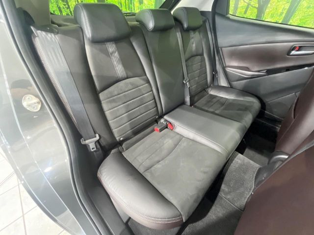 �R���p�N�g�J�[�ł����A�Z�J���h�V�[�g�͏\���ȍL����������K�ɂ���肢�������܂���V�[�g��|���đ傫�ȉו���ς񂾂�ƁA�p�r�̕����L��1��ł��B