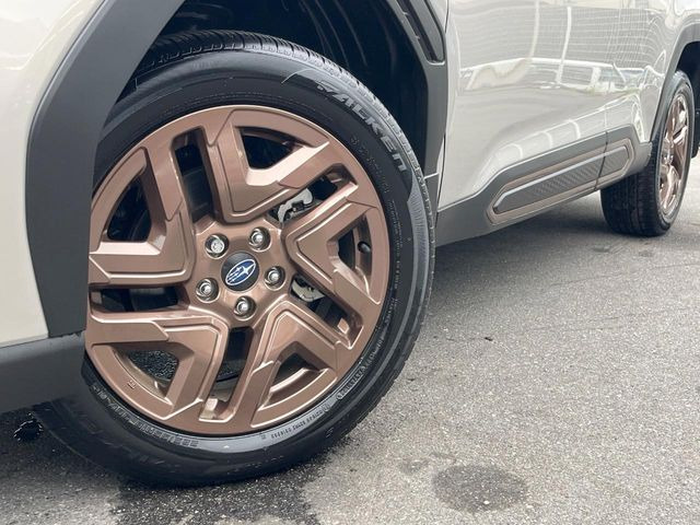 �y����18�C���`�A���~�z�C�[���z�O�ςɃ}�b�`���������A���~�z�C�[���𑕒����Ă���܂��B�e��ЊO�A���~�z�C�[����A�X�^�b�h���X�^�C�����戵�����Ă���܂��B���񂲑��k����������