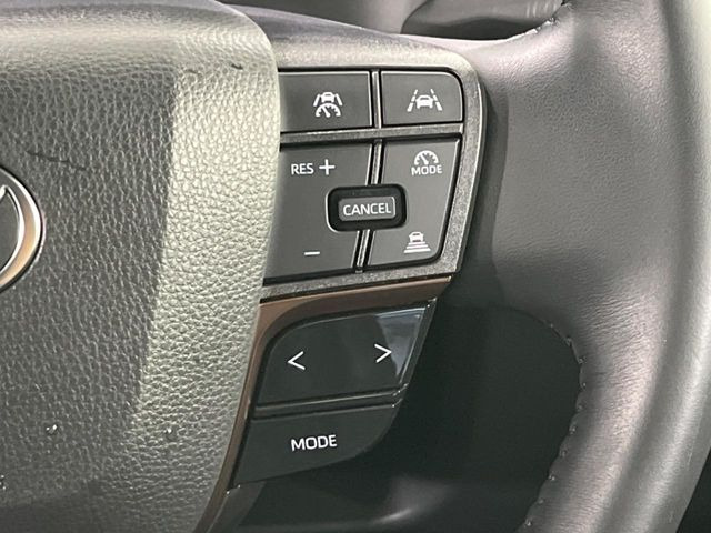 【レーダークルーズコントロール】高速道路での長距離走行が楽に!!自動で速度を保つクルーズコントロールが、衝突軽減システムと連携し、前方の車両を感知して車間を保つように速度調節してくれます!!