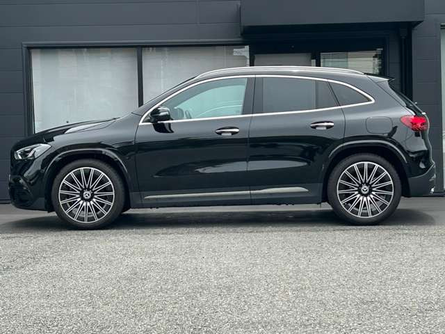 GLAクラスGLA200d 4マチック AMGラインパッケージ 4WD