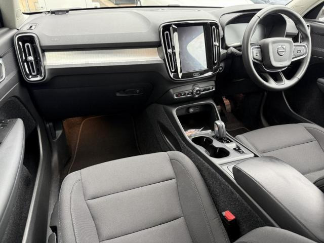 XC40B4 モメンタム