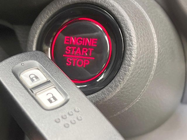 �yHonda�X�}�[�g�L�[�z�J�o����|�P�b�g�ɓ��ꂽ�܂܂ł��h�A�̎{���E�������\�ȃX�}�[�g�L�[�𑕔��B�G���W���̃I���E�I�t�����J�M�����o���K�v����������Ƃ��Ă��֗��ł���