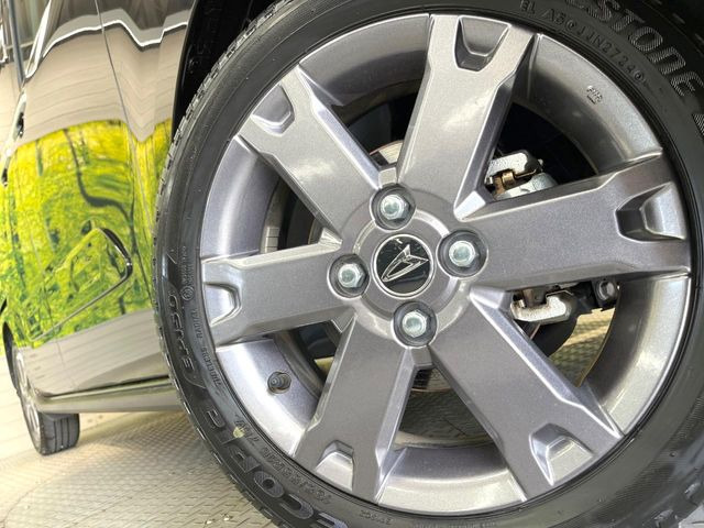 �y����15�C���`�A���~�z�C�[���z�O�ςɃ}�b�`���������A���~�z�C�[���𑕒����Ă���܂��B�e��ЊO�A���~�z�C�[����A�X�^�b�h���X�^�C�����戵�����Ă���܂��B���񂲑��k����������