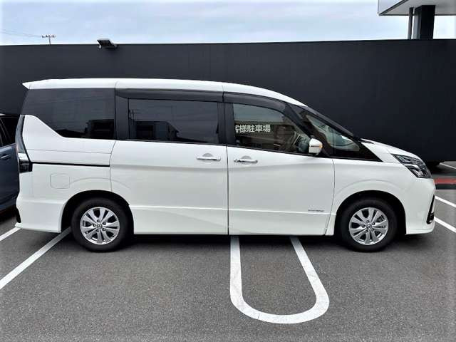 セレナ2.0 ハイウェイスターV 4WD