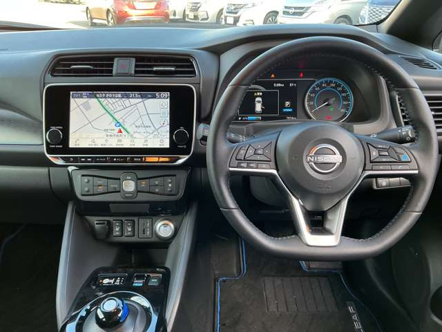 リーフX Vセレクション 90周年記念車