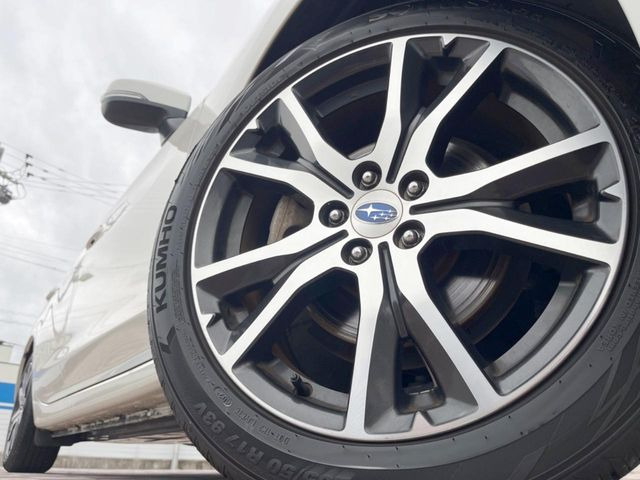 �y����17�C���`�A���~�z�C�[���z�O�ςɃ}�b�`���������A���~�z�C�[���𑕒����Ă���܂��B�e��ЊO�A���~�z�C�[����A�X�^�b�h���X�^�C�����戵�����Ă���܂��B���񂲑��k����������