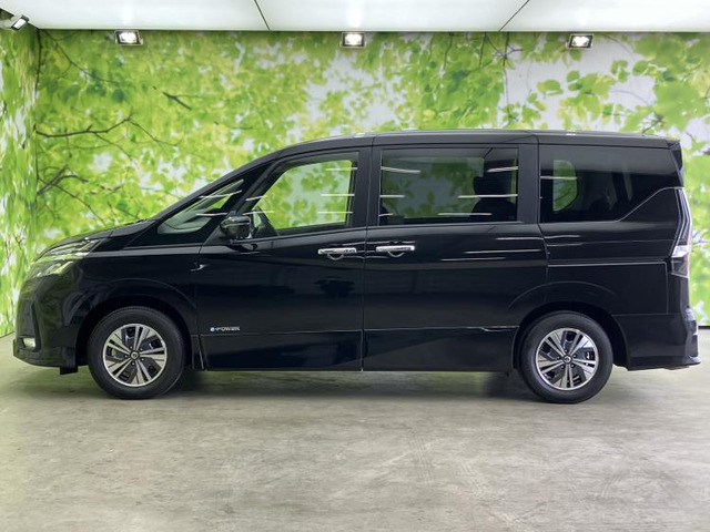 セレナ1.2 e-POWER ハイウェイスターV