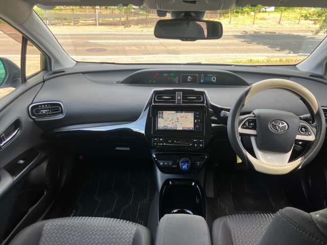 プリウス1.8 A E-Four 4WD