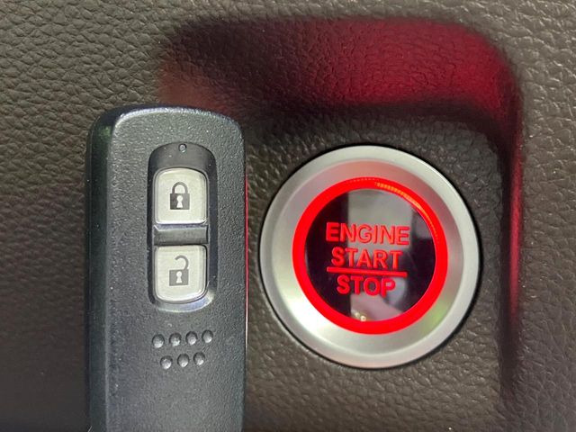 �yHonda�X�}�[�g�L�[�z�J�o����|�P�b�g�ɓ��ꂽ�܂܂ł��h�A�̎{���E�������\�ȃX�}�[�g�L�[�𑕔��B�G���W���̃I���E�I�t�����J�M�����o���K�v����������Ƃ��Ă��֗��ł���