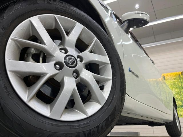 �y�����A���~�z�C�[���z�O�ςɃ}�b�`���������A���~�z�C�[���𑕒����Ă���܂��B�e��ЊO�A���~�z�C�[����A�X�^�b�h���X�^�C�����戵�����Ă���܂��B���񂲑��k����������
