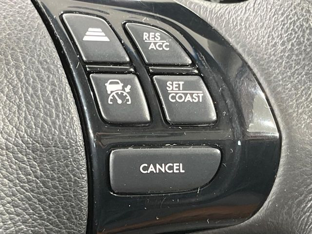 【全車速追従機能付クルーズコントロール】高速道路での長距離走行が楽に!!自動で速度を保つクルーズコントロールが、衝突軽減システムと連携し、前方の車両を感知して車間を保つように速度調節してくれます!!
