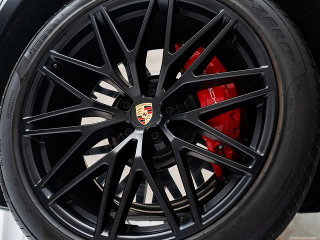 �����O�ɐ��K�f�B�[���[�����������Ёu�o��������Ёv�O���[�v���^�c���Ă��܂��B�����ɓn��o���Ǝ��тɗ��ł����ꂽ���S���B�u�����Ŕ����Ă悩�����v�B�S���炻���v���Ē����邨�X�����B�͖ڎw���Ă��܂��B