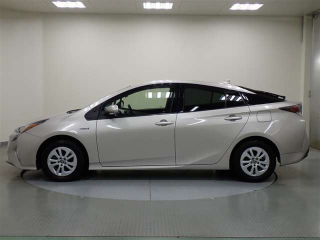 プリウス1.8 S E-Four 4WD
