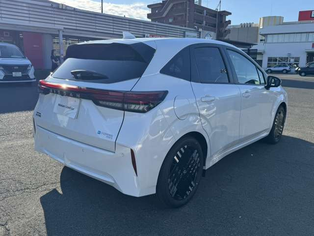 ノートオーラ1.2 G FOUR レザーエディション 4WD