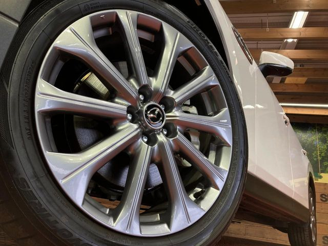 �y�����A���~�z�C�[���z�O�ςɃ}�b�`���������A���~�z�C�[���𑕒����Ă���܂��B�e��ЊO�A���~�z�C�[����A�X�^�b�h���X�^�C�����戵�����Ă���܂��B���񂲑��k����������