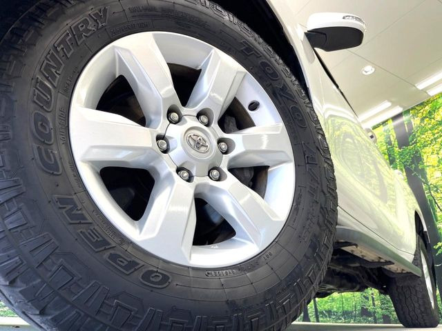 �y����17�C���`�A���~�z�C�[���z�O�ςɃ}�b�`���������A���~�z�C�[���𑕒����Ă���܂��B�e��ЊO�A���~�z�C�[����A�X�^�b�h���X�^�C�����戵�����Ă���܂��B���񂲑��k����������