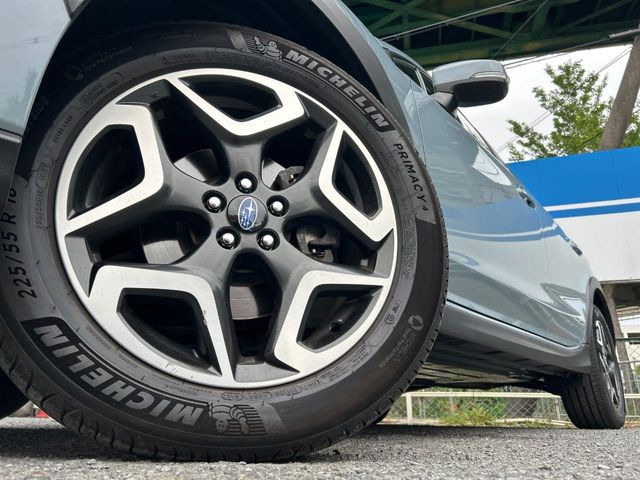 �y����18�C���`�A���~�z�C�[���z�O�ςɃ}�b�`���������A���~�z�C�[���𑕒����Ă���܂��B�e��ЊO�A���~�z�C�[����A�X�^�b�h���X�^�C�����戵�����Ă���܂��B���񂲑��k����������