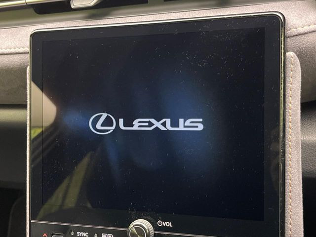 �y9.8�C���` �f�B�X�v���C�I�[�f�B�I�z���ʂ̃f�B�X�v���C��AppleCarPlay��AndroidAuto�����p�\�B�傫�ȉ�ʂŃX�}�z�i�r�A�v���������p���������܂���