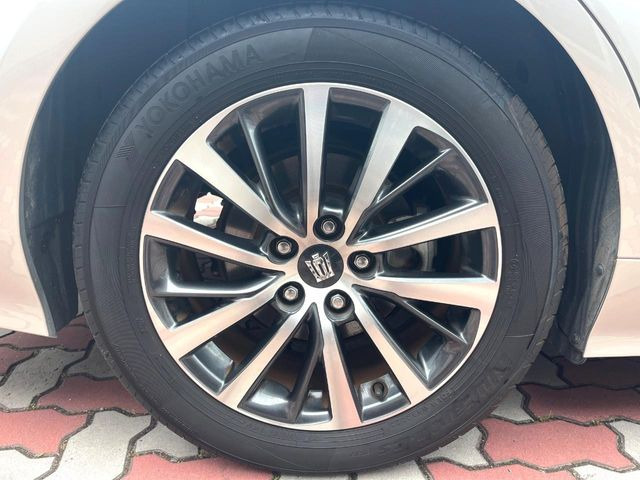 �y����17�C���`�A���~�z�C�[���z�O�ςɃ}�b�`���������A���~�z�C�[���𑕒����Ă���܂��B�e��ЊO�A���~�z�C�[����A�X�^�b�h���X�^�C�����戵�����Ă���܂��B���񂲑��k����������