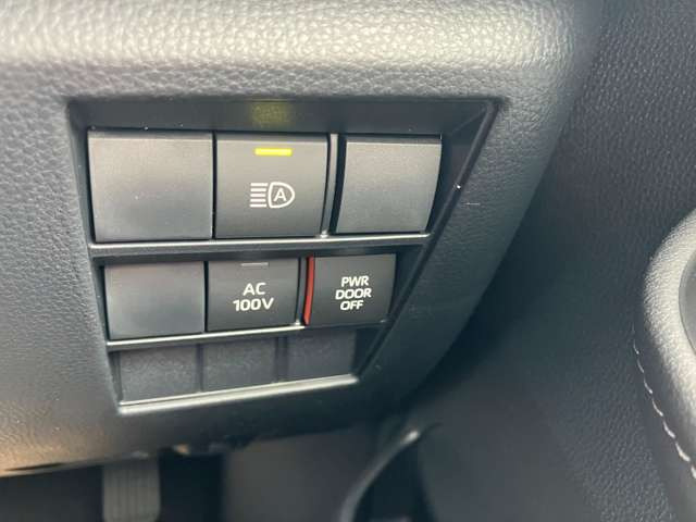 当店のお車はすべて点検をしてからのご納車となります。納車後の保証も付けさせて頂いておりますので安心して乗って頂けます。