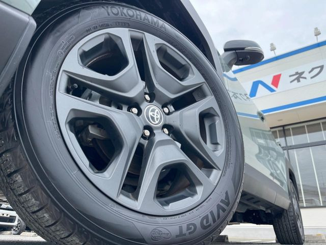 �y����19�C���`�A���~�z�C�[���z�O�ςɃ}�b�`���������A���~�z�C�[���𑕒����Ă���܂��B�e��ЊO�A���~�z�C�[����A�X�^�b�h���X�^�C�����戵�����Ă���܂��B���񂲑��k����������