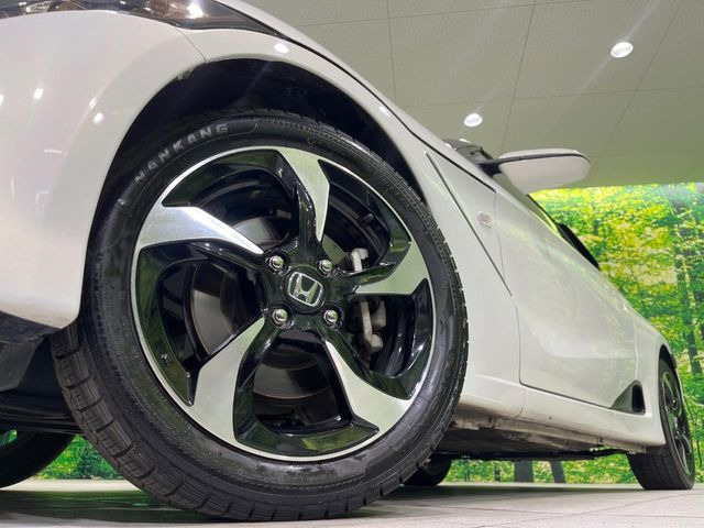�y�����A���~�z�C�[���z�O�ςɃ}�b�`���������A���~�z�C�[���𑕒����Ă���܂��B�e��ЊO�A���~�z�C�[����A�X�^�b�h���X�^�C�����戵�����Ă���܂��B���񂲑��k����������