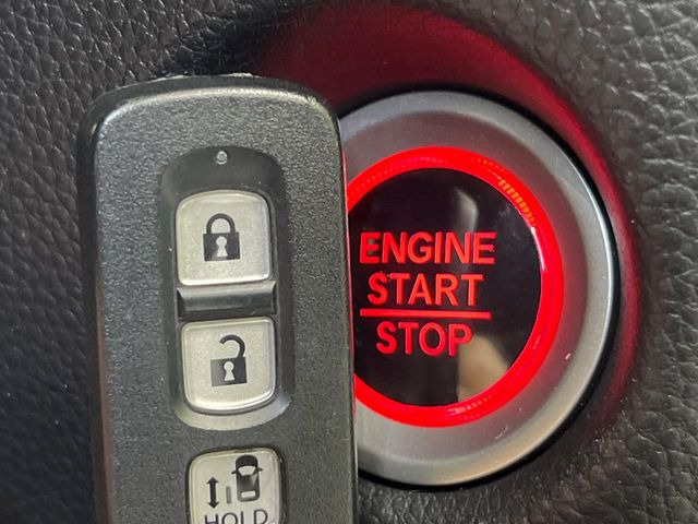 �yHonda�X�}�[�g�L�[�z�J�o����|�P�b�g�ɓ��ꂽ�܂܂ł��h�A�̎{���E�������\�ȃX�}�[�g�L�[�𑕔��B�G���W���̃I���E�I�t�����J�M�����o���K�v����������Ƃ��Ă��֗��ł���