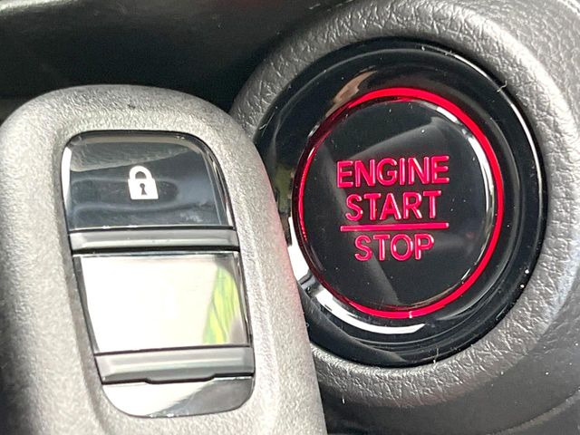 �yHonda�X�}�[�g�L�[�z�J�o����|�P�b�g�ɓ��ꂽ�܂܂ł��h�A�̎{���E�������\�ȃX�}�[�g�L�[�𑕔��B�G���W���̃I���E�I�t�����J�M�����o���K�v����������Ƃ��Ă��֗��ł���