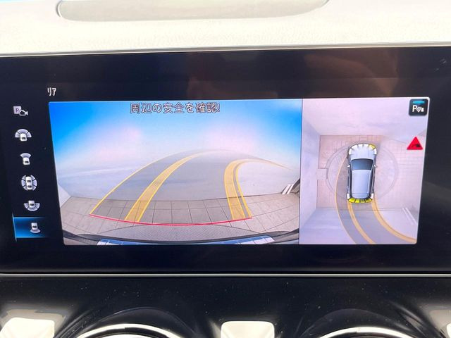 ���p�m���~�b�N�r���[���j�^�[:��p�̃J�����ɂ��A�ォ�猩���낵���悤�Ȏ��_��360�x�N���}�̎��͂��m�F���邱�Ƃ��ł��܂������p�������m�F���₷���A�����ꏊ�ł̐؂�Ԃ��⒓�Ԃ��X���[�Y�ɍs���܂��B