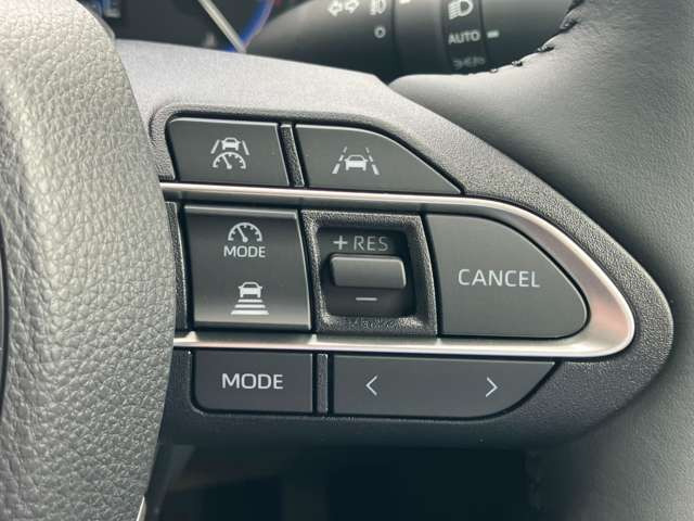 アダプティブクルーズコントロール!簡単なスイッチ操作で、先行車との距離を測定し、車間を保ち自動的に加・減速します。車間距離も設定可能。
