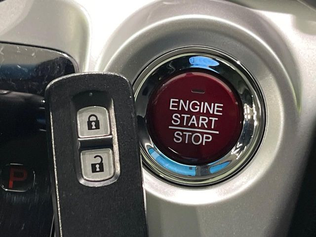 �yHonda�X�}�[�g�L�[�z�J�o����|�P�b�g�ɓ��ꂽ�܂܂ł��h�A�̎{���E�������\�ȃX�}�[�g�L�[�𑕔��B�G���W���̃I���E�I�t�����J�M�����o���K�v����������Ƃ��Ă��֗��ł���