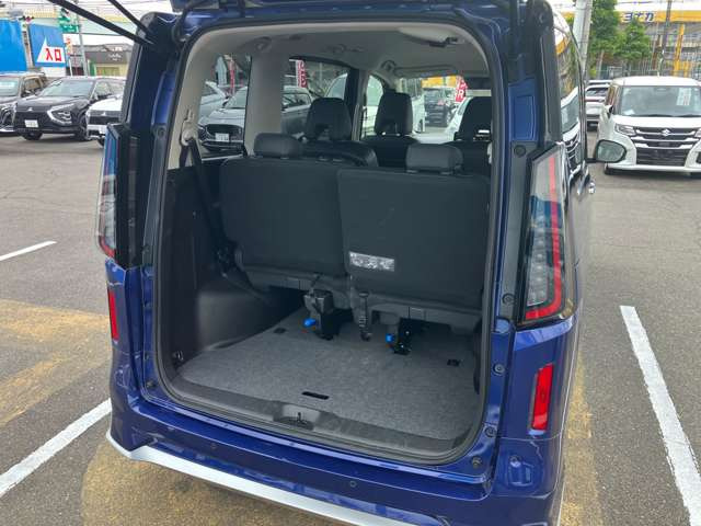 カンタンに操作できる自由自在のシートアレンジ!荷物の大きさや人数によって自在に空間をアレンジ出来ます!